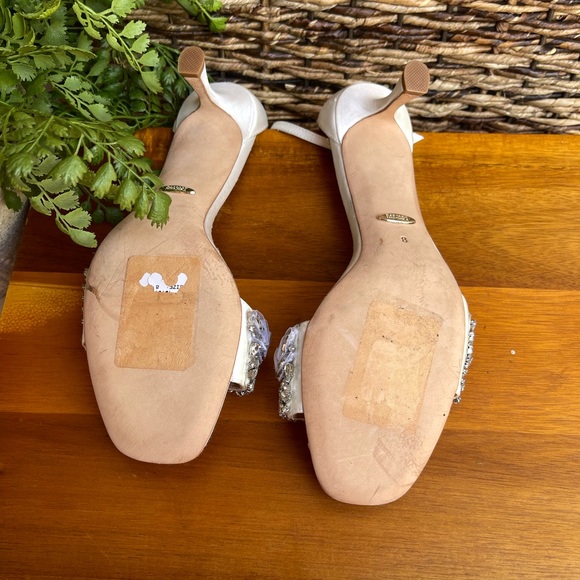 Badgley Mischka white satin embellished heels size 8 - Picture 6 of 9